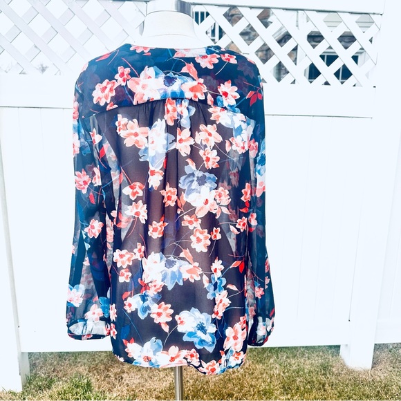 A Pea In The Pod Sheer Floral Button Down Maternity Blouse Size L - Picture 9 of 15